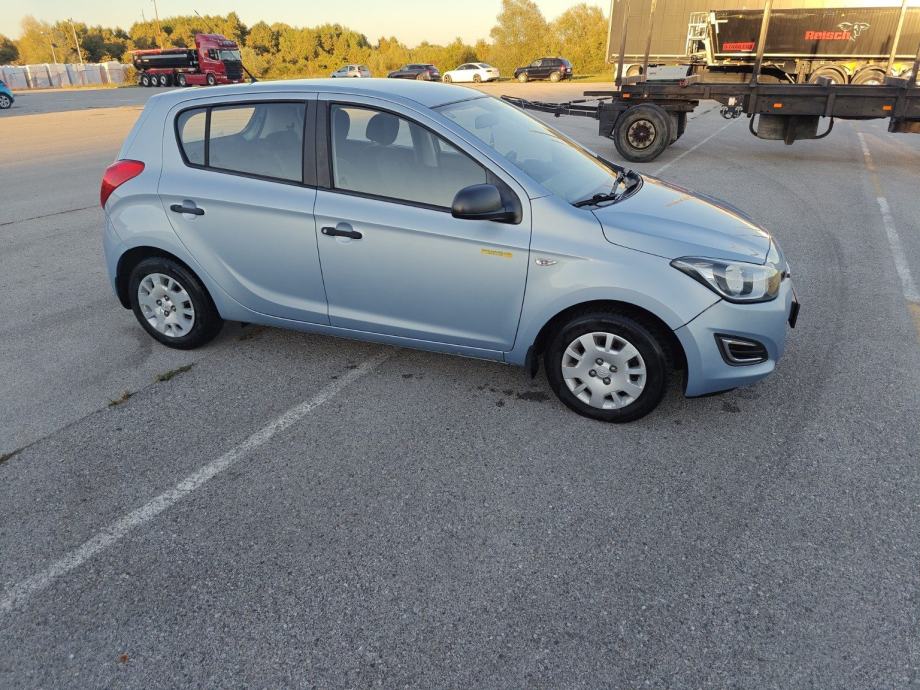 Hyundai i20 1,2, fotografija 8
