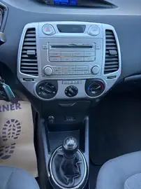 Hyundai i20 1,2 5 Vrata Klima Top stanje !!!, fotografija 7