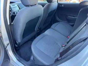 Hyundai i20 1,2 5 Vrata Klima Top stanje !!!, fotografija 9