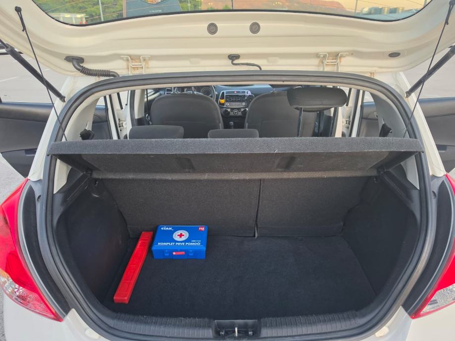 Hyundai i20 1,2, fotografija 8