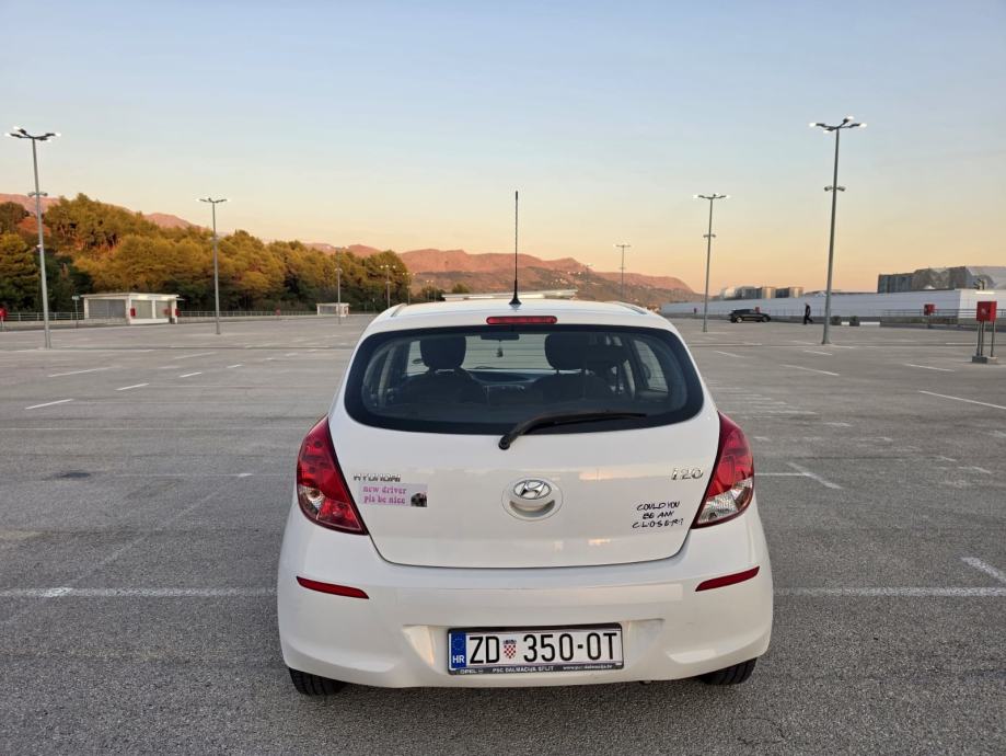 Hyundai i20 1,2, fotografija 3