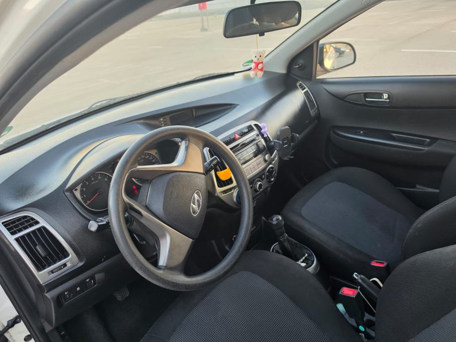 Hyundai i20 1,2, fotografija 5