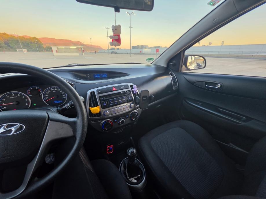 Hyundai i20 1,2, fotografija 6