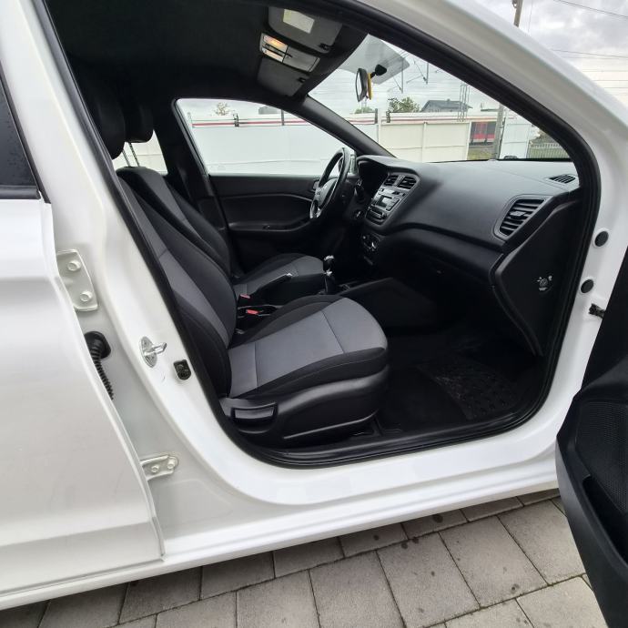 Hyundai i20 1,2 STYLE ● HR auto ● 133.ooo km• 1. VLASNIK, fotografija 13