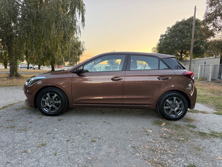 Hyundai i20 1,25-PRVI VLASNIK-86 000 km, fotografija 2