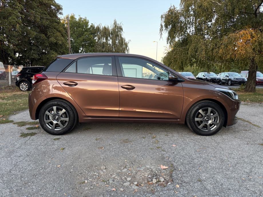 Hyundai i20 1,25-PRVI VLASNIK-86 000 km, fotografija 6
