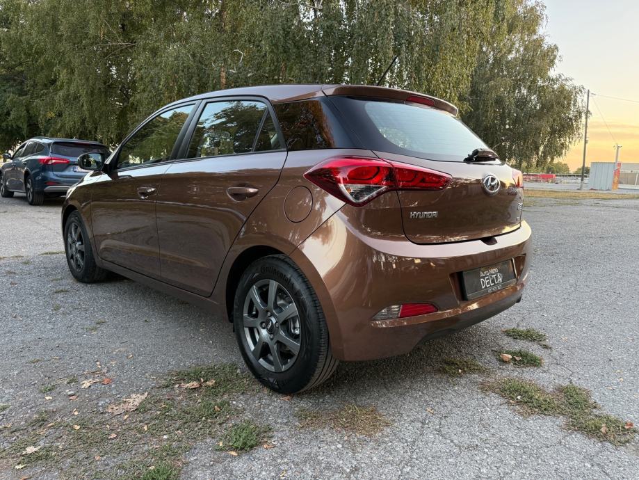 Hyundai i20 1,25-PRVI VLASNIK-86 000 km, fotografija 3