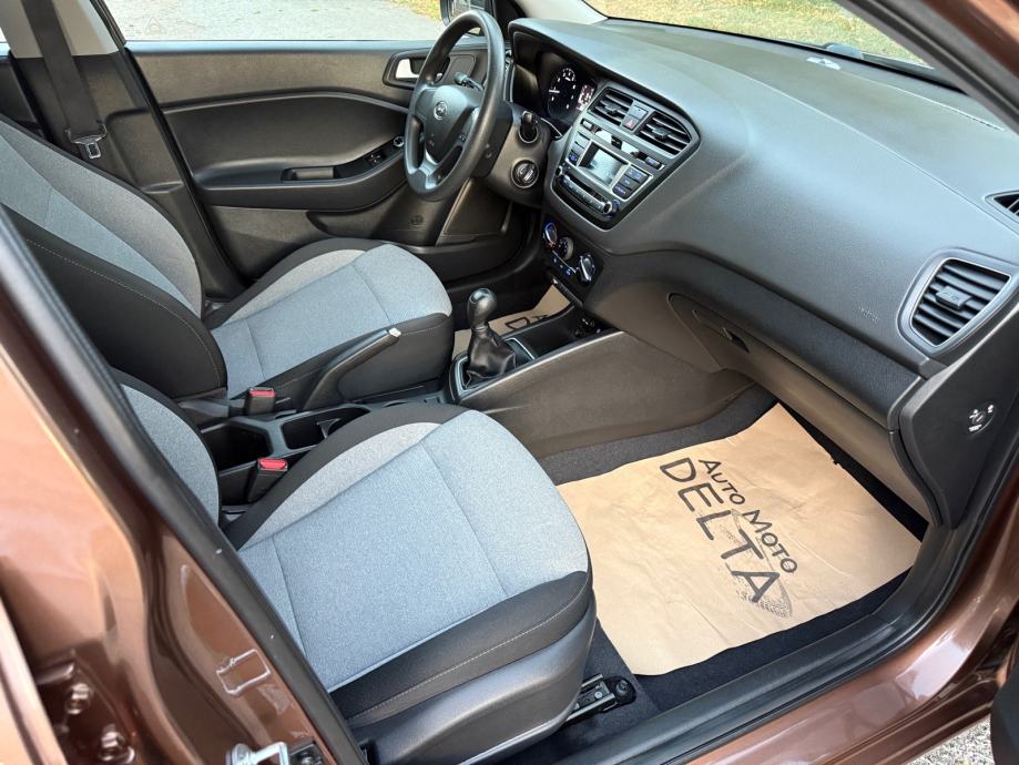 Hyundai i20 1,25-PRVI VLASNIK-86 000 km, fotografija 18