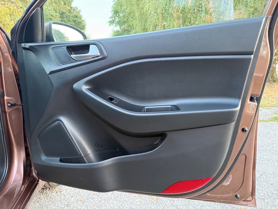 Hyundai i20 1,25-PRVI VLASNIK-86 000 km, fotografija 20