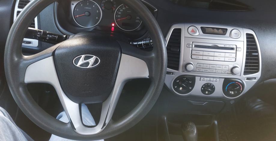 Hyundai i20 1,4 CRDi-- DIZEL-, fotografija 15