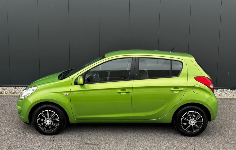Hyundai i20 1,4 CRDi*Klima*Nove gume*Super stanje*, fotografija 5