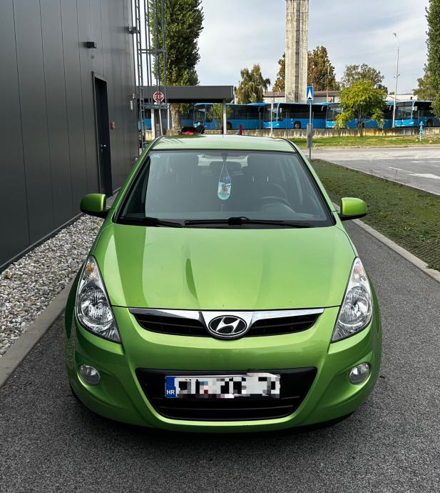 Hyundai i20 1,4 CRDi*Klima*Nove gume*Super stanje*, fotografija 2