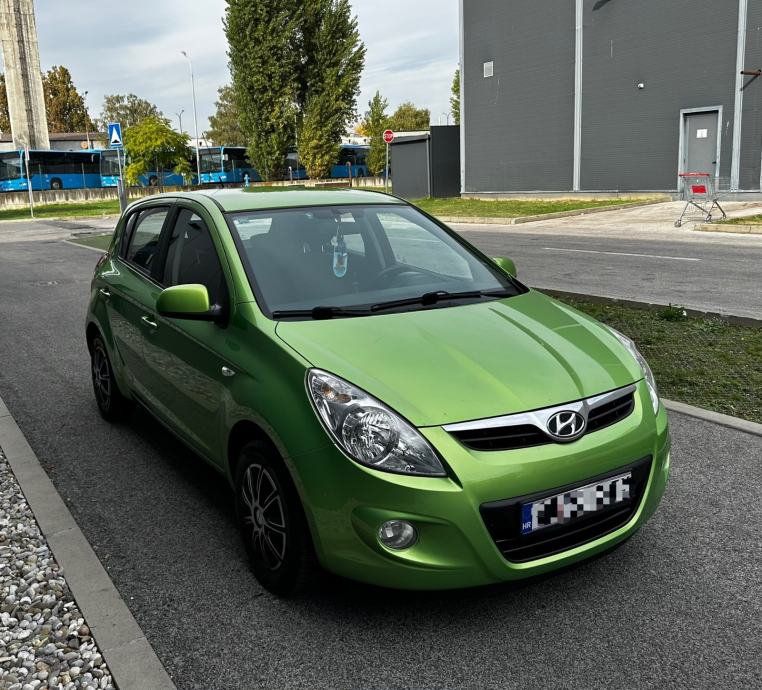 Hyundai i20 1,4 CRDi*Klima*Nove gume*Super stanje*, fotografija 3
