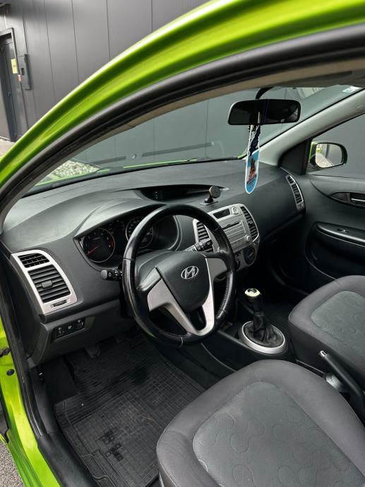 Hyundai i20 1,4 CRDi*Klima*Nove gume*Super stanje*, fotografija 8