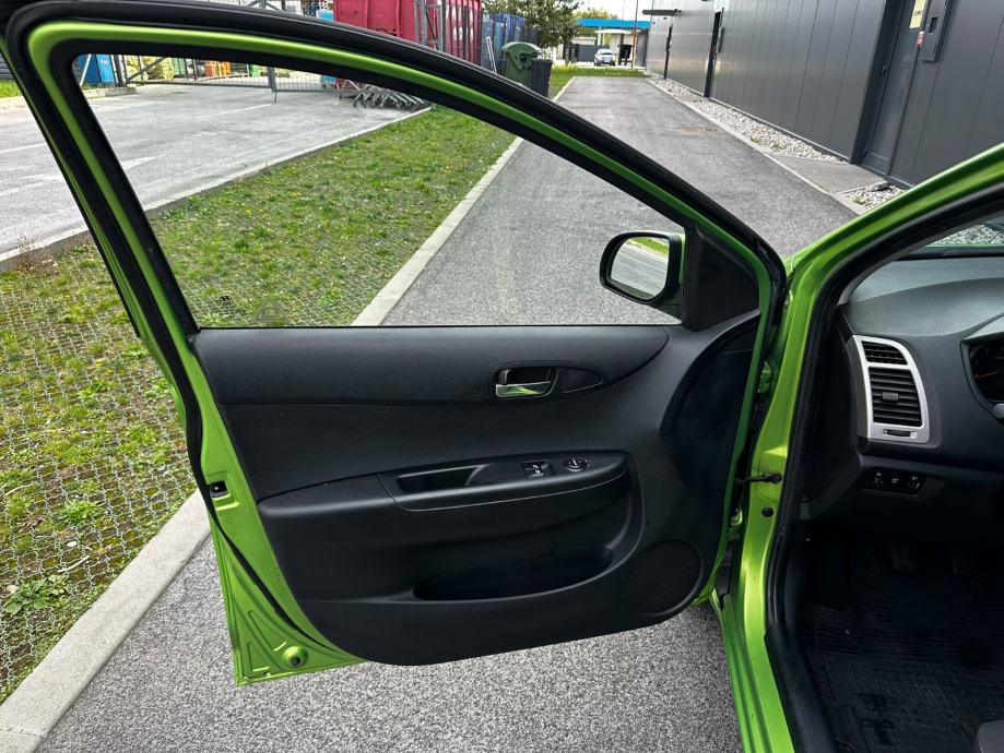Hyundai i20 1,4 CRDi*Klima*Nove gume*Super stanje*, fotografija 9