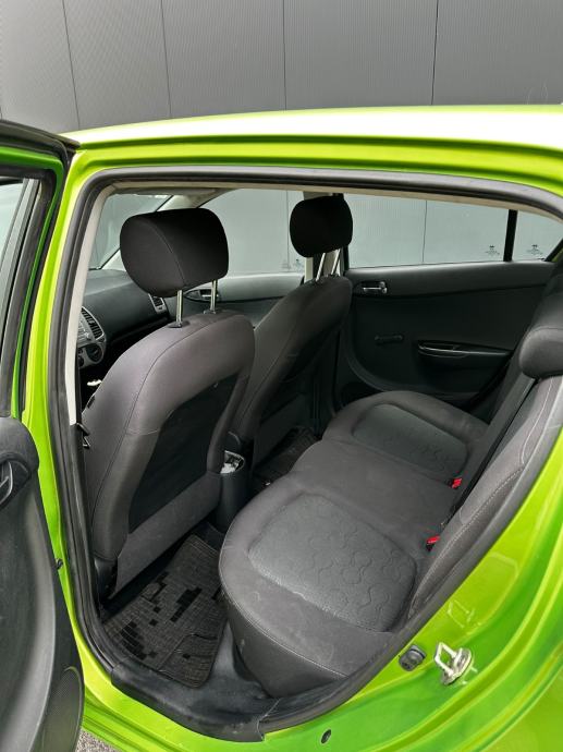 Hyundai i20 1,4 CRDi*Klima*Nove gume*Super stanje*, fotografija 10