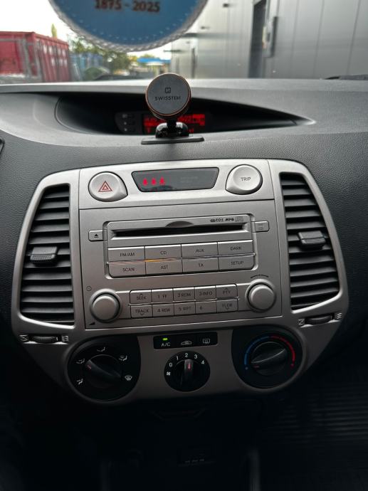 Hyundai i20 1,4 CRDi*Klima*Nove gume*Super stanje*, fotografija 13