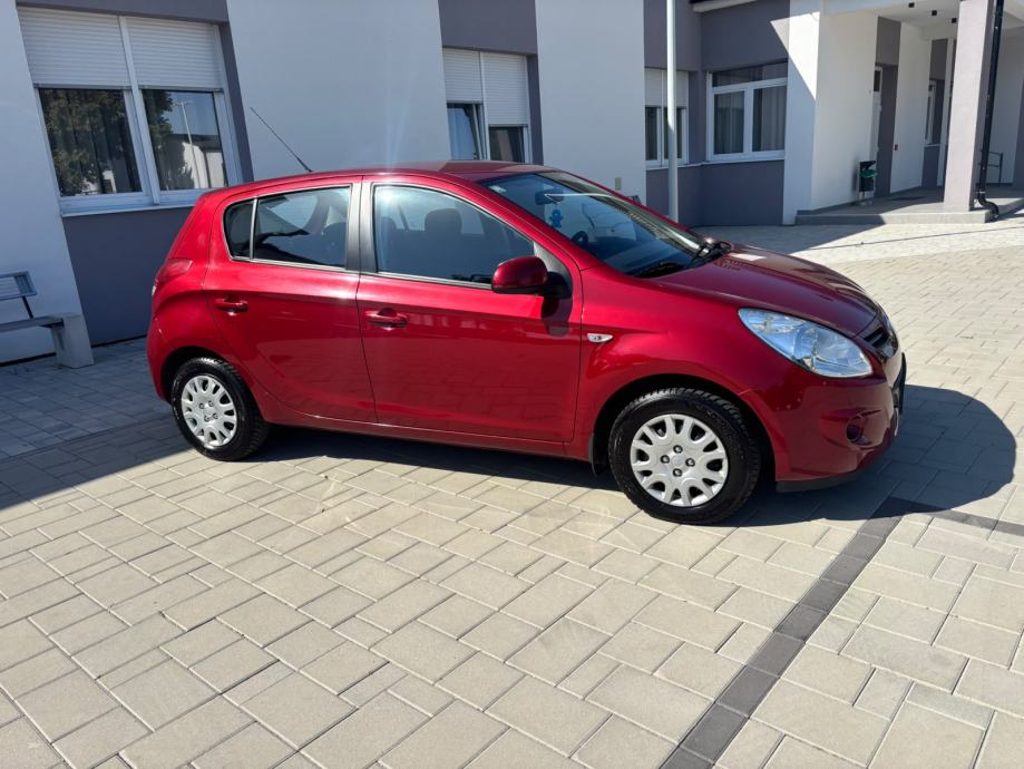 Hyundai i20 benzin - prvi vlasnik, fotografija 3