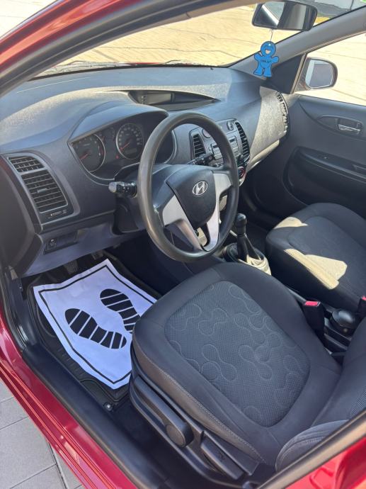 Hyundai i20 benzin - prvi vlasnik, fotografija 8