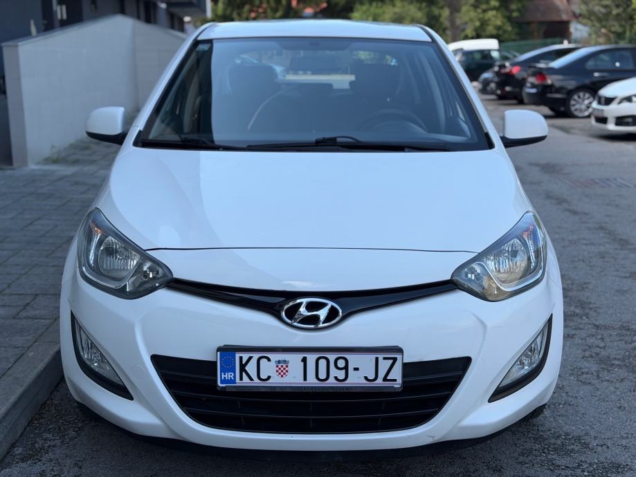 Hyundai i20 1,25 benzin,facelift,samo 143tkm,servisna knjiga,nije uvoz, fotografija 12