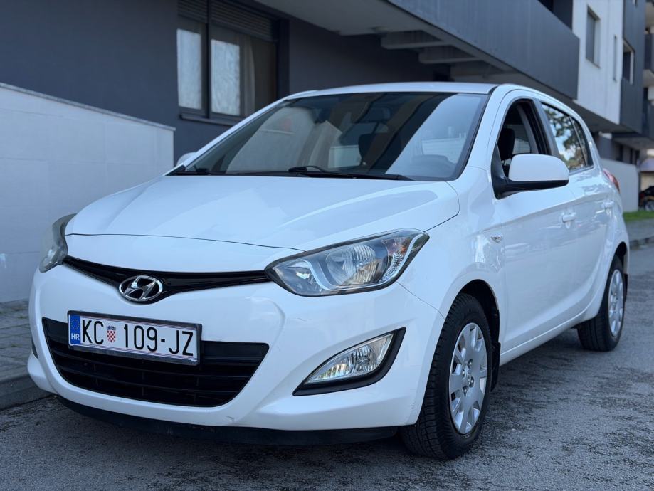 Hyundai i20 1,25 benzin,facelift,samo 143tkm,servisna knjiga,nije uvoz, fotografija 8