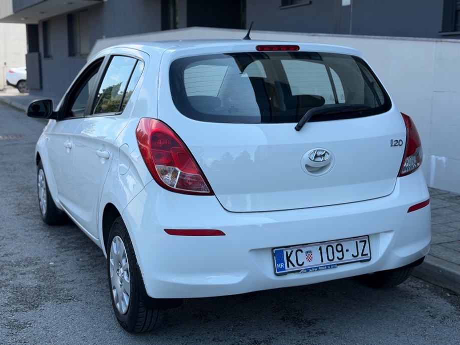 Hyundai i20 1,25 benzin,facelift,samo 143tkm,servisna knjiga,nije uvoz, fotografija 7