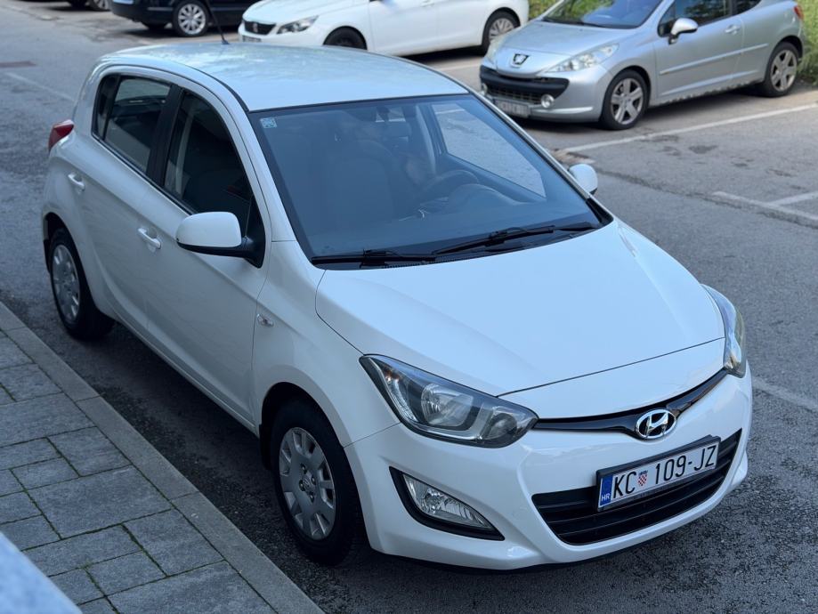Hyundai i20 1,25 benzin,facelift,samo 143tkm,servisna knjiga,nije uvoz, fotografija 13