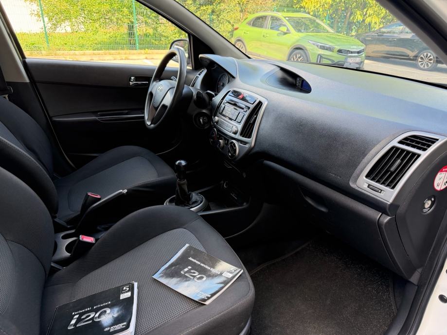Hyundai i20 1,25 benzin,facelift,samo 143tkm,servisna knjiga,nije uvoz, fotografija 14