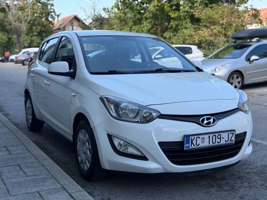Hyundai i20 1,25 benzin,facelift,samo 143tkm,servisna knjiga,nije uvoz, fotografija 10