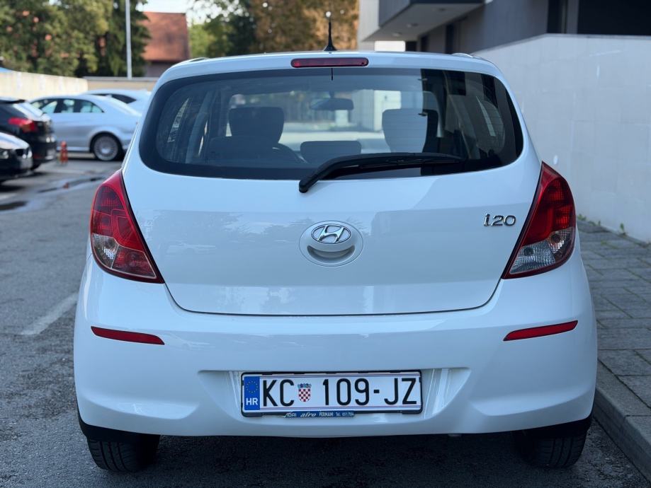 Hyundai i20 1,25 benzin,facelift,samo 143tkm,servisna knjiga,nije uvoz, fotografija 4