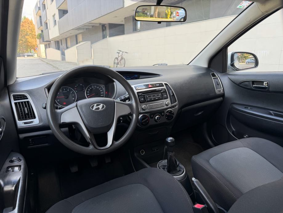 Hyundai i20 1,25 benzin,facelift,samo 143tkm,servisna knjiga,nije uvoz, fotografija 15