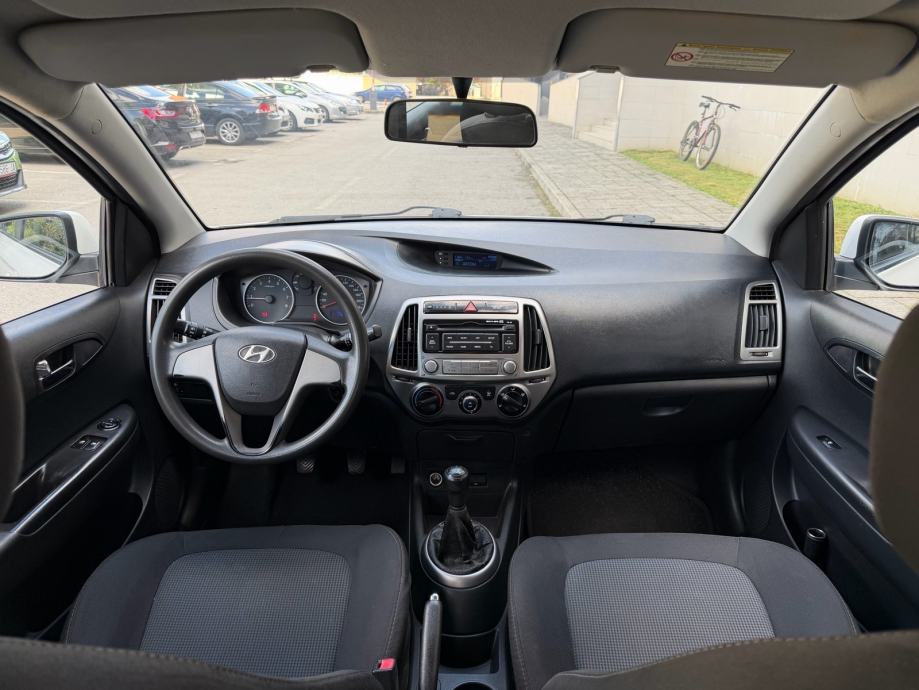 Hyundai i20 1,25 benzin,facelift,samo 143tkm,servisna knjiga,nije uvoz, fotografija 16