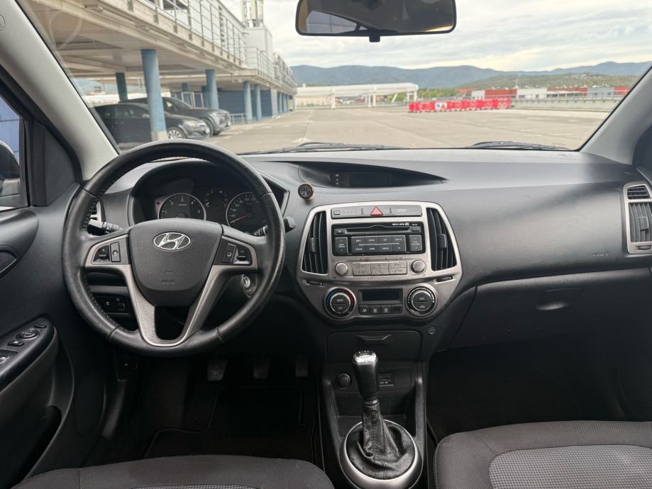 Hyundai i20, fotografija 6