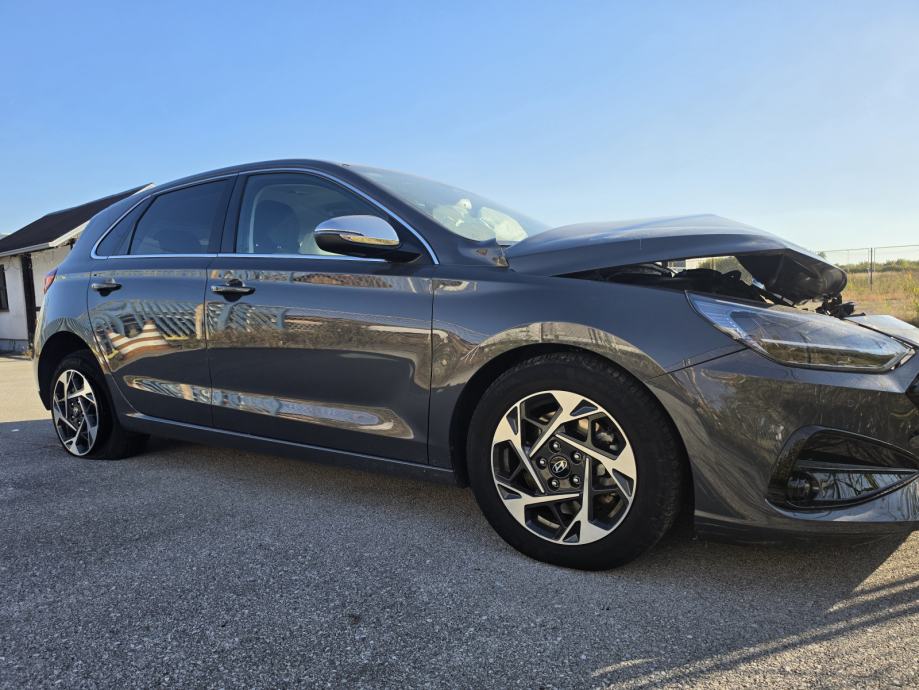 Hyundai i30 1,0 T-GDI automatik*KARAMBOL*, fotografija 6
