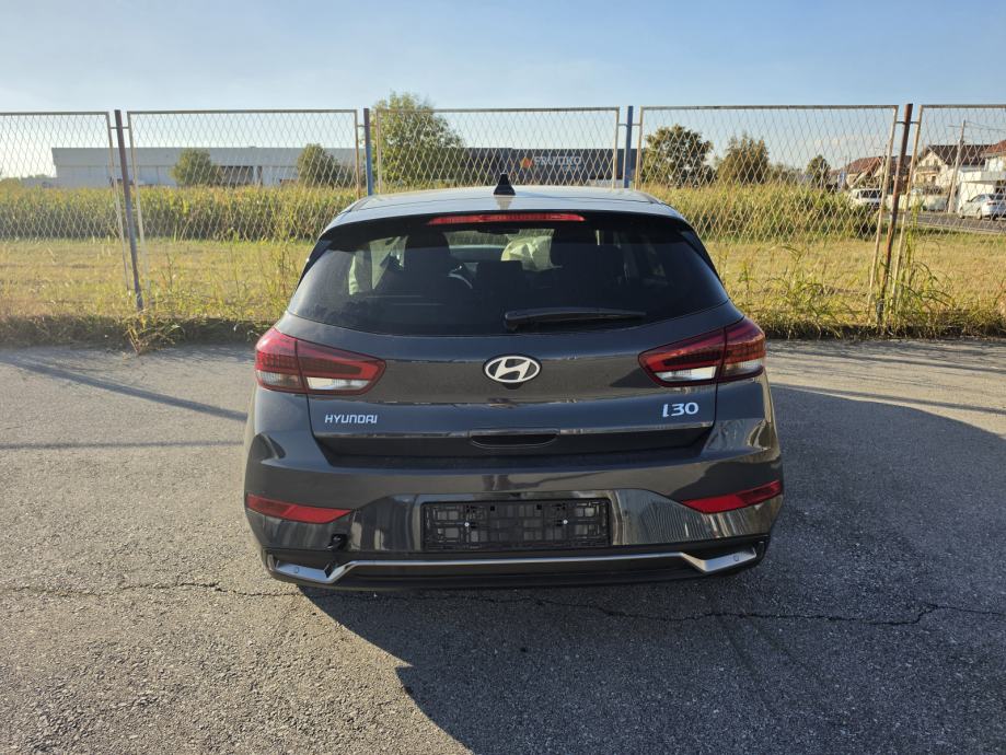 Hyundai i30 1,0 T-GDI automatik*KARAMBOL*, fotografija 4
