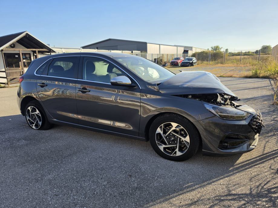 Hyundai i30 1,0 T-GDI automatik*KARAMBOL*, fotografija 7