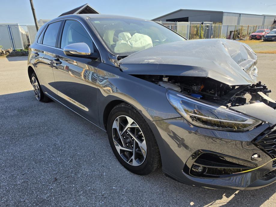 Hyundai i30 1,0 T-GDI automatik*KARAMBOL*, fotografija 9