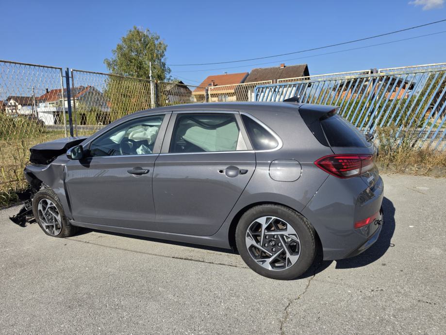 Hyundai i30 1,0 T-GDI automatik*KARAMBOL*, fotografija 3