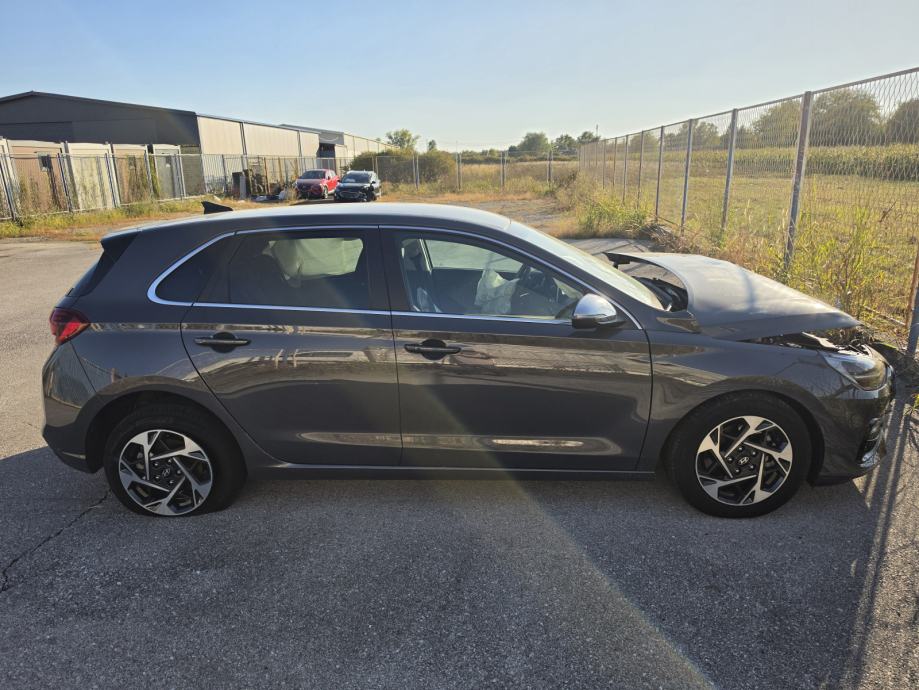 Hyundai i30 1,0 T-GDI automatik*KARAMBOL*, fotografija 8