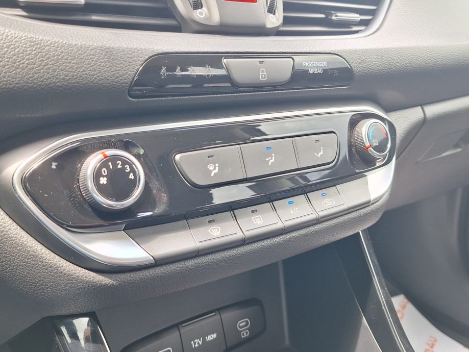 Hyundai i30 1.0 TGDI 100 STYLE, fotografija 14