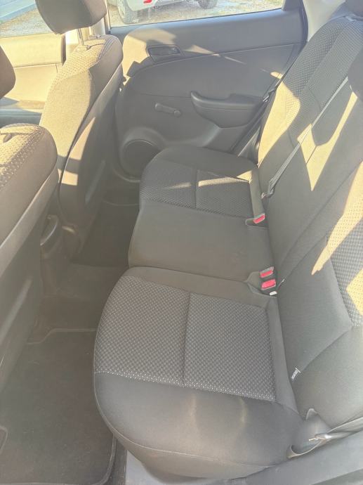 Hyundai i30 1,4 16V, fotografija 9