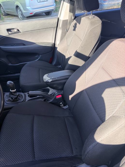 Hyundai i30 1,4 16V, fotografija 10