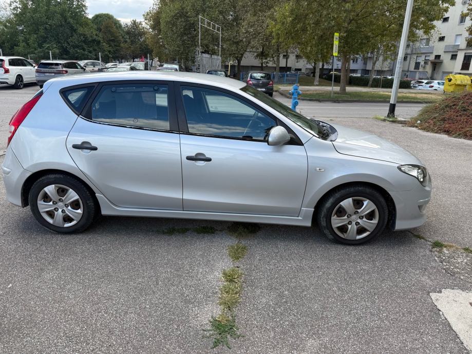 Hyundai i30 1,4 16V, fotografija 6