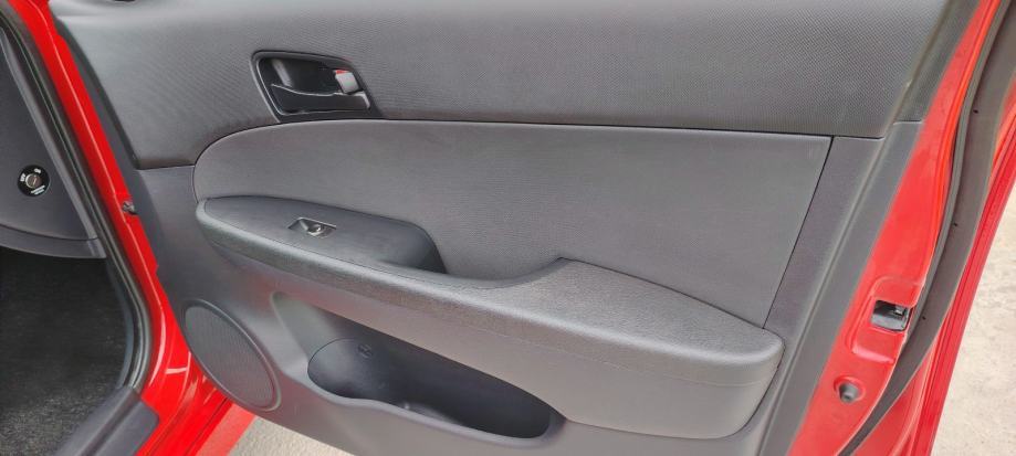 Hyundai i30 1,4 16V, fotografija 18