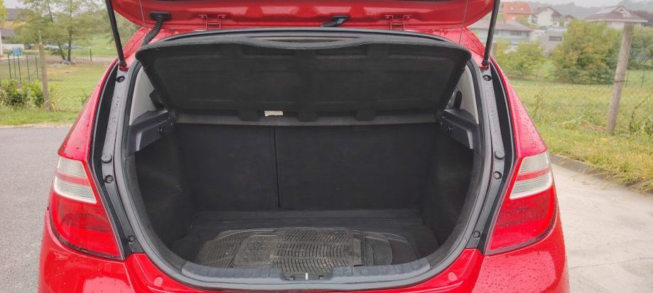 Hyundai i30 1,4 16V, fotografija 12