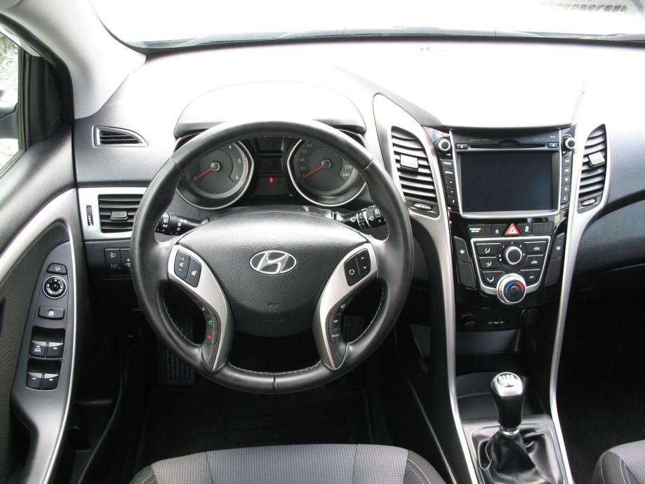 Hyundai i30 1,4 CRDi ALU NAVI PDC RCam Tempomat 2013