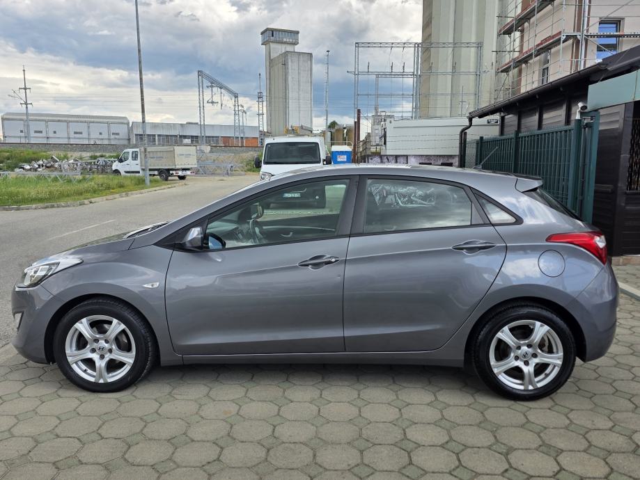 HYUNDAI i30 1.4 CRDi - ***SERVISNA+SERVIS- KLIMATRONIK - ALU FELGE***, fotografija 10