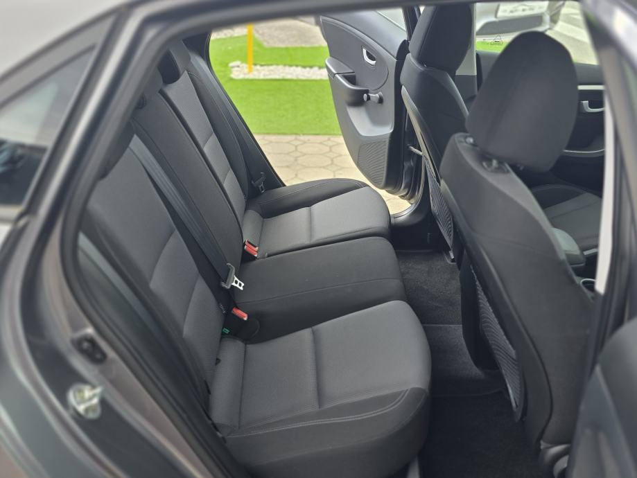 HYUNDAI i30 1.4 CRDi - ***SERVISNA+SERVIS- KLIMATRONIK - ALU FELGE***, fotografija 18