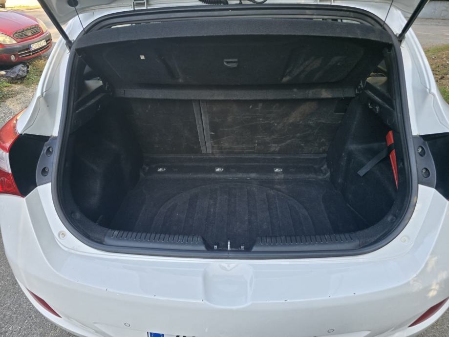 Hyundai i30 1,4 CRDi, fotografija 6