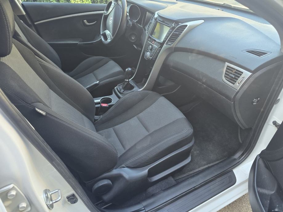 Hyundai i30 1,4 CRDi, fotografija 8